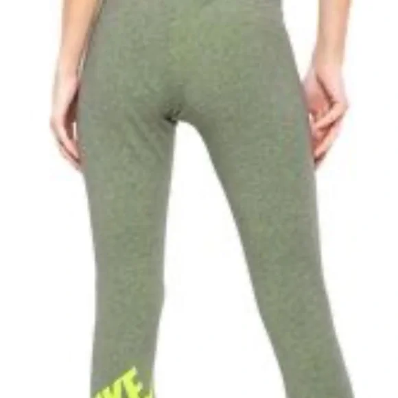 Nike Women's Green Leggings - Picture 1 of 6